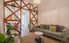 Lovelystay - Peaceful Central Apartment I